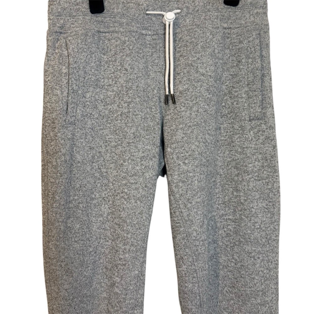 Under Armour Women’s Gray Fleece/Mesh Lined Sweatpants/Joggers  - XS